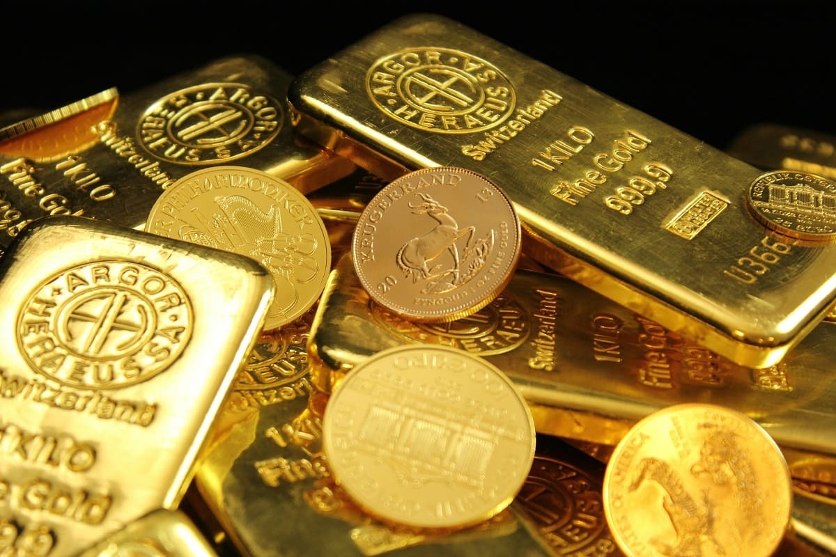 کاهش قیمت طلا در پی تقویت دلار و افزایش سود اوراق قرضه آمریکا