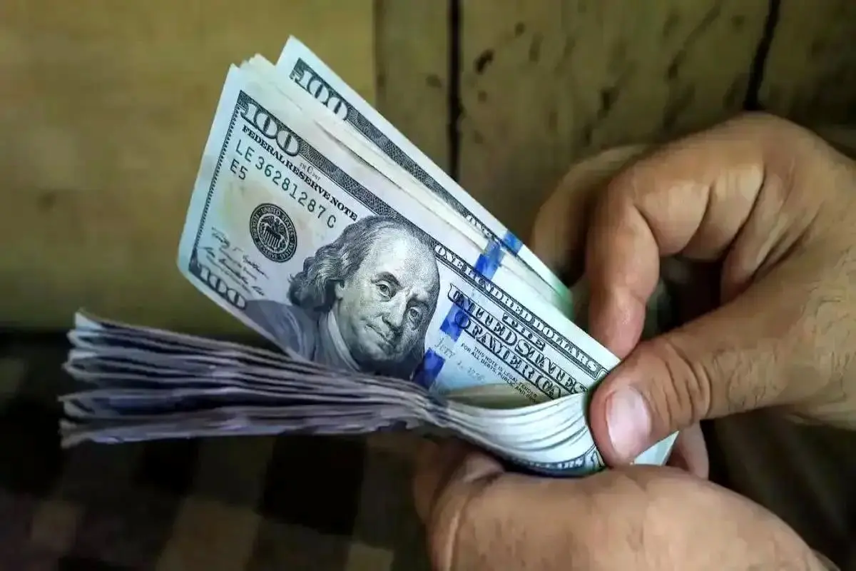شکست سقف قیمتی دلار در بازار ارز؛ عبور دلار از کانال ۹۵ هزار تومان
