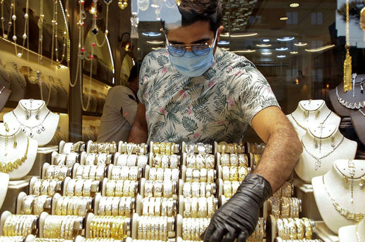 چرا قیمت طلا در ایران با بازار جهانی همخوانی ندارد؟ بررسی عوامل مؤثر