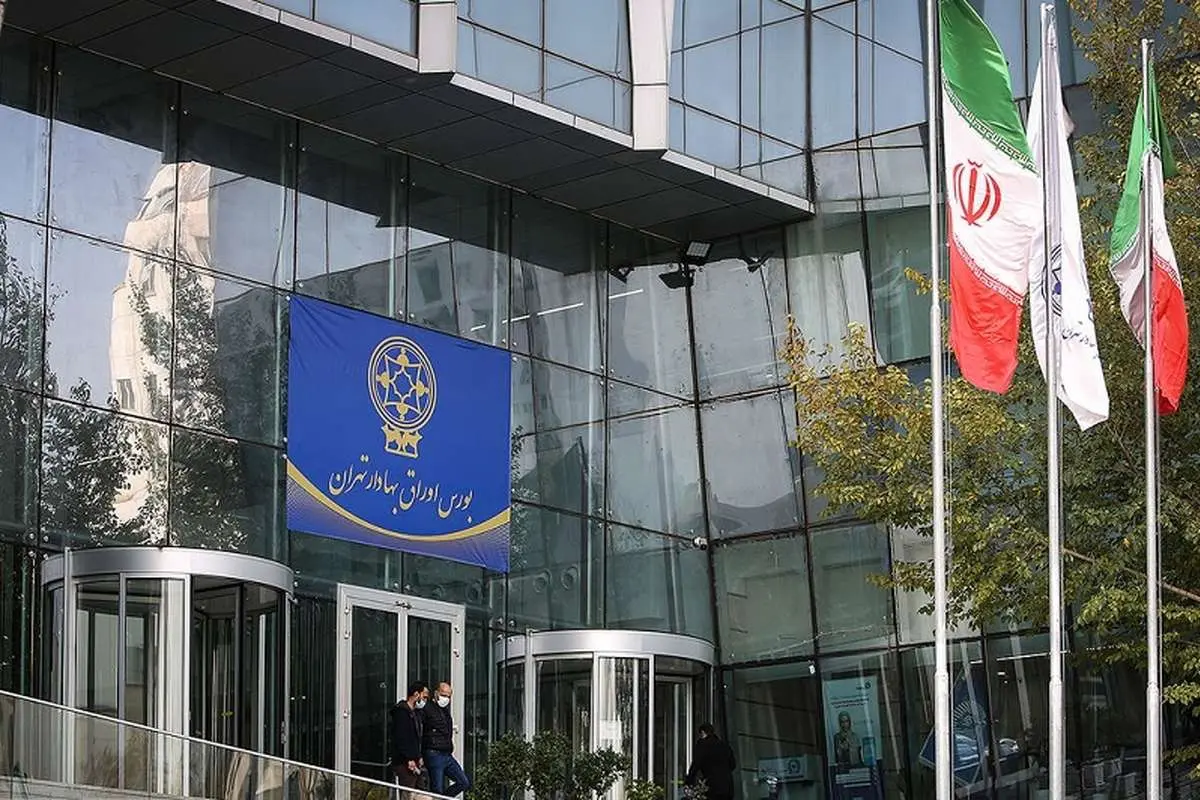 عقب‌نشینی بورس تهران هم‌زمان با رشد دلار و طلا