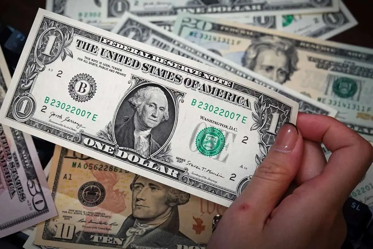 نوسانات بازار ارز در آستانه مذاکرات ایران و اروپا؛ دلار در کانال بالاتری قرار گرفت
