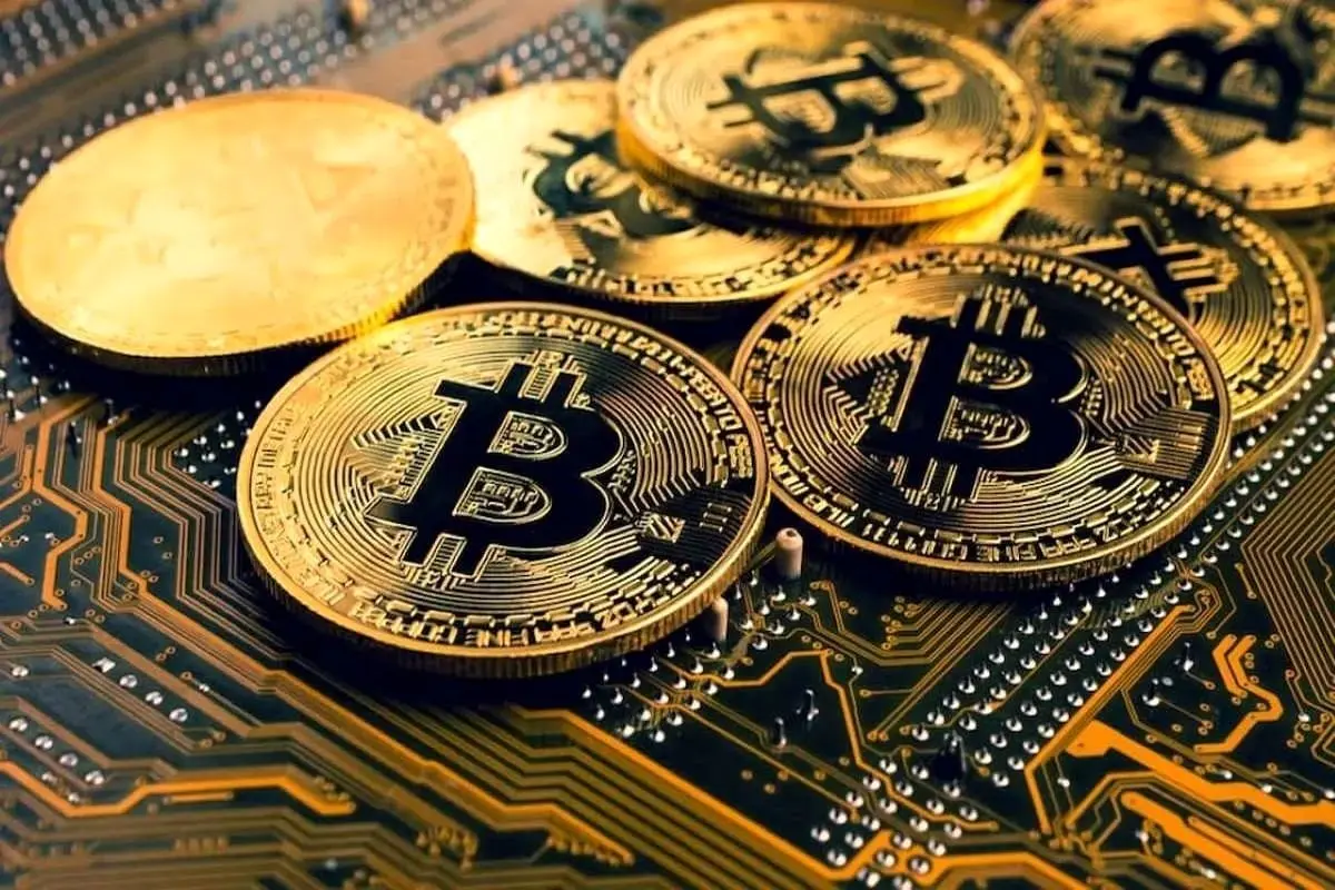 عقب‌نشینی بیت‌کوین پس از ثبت سقف تاریخی؛ تحلیل بازار رمزارزها
