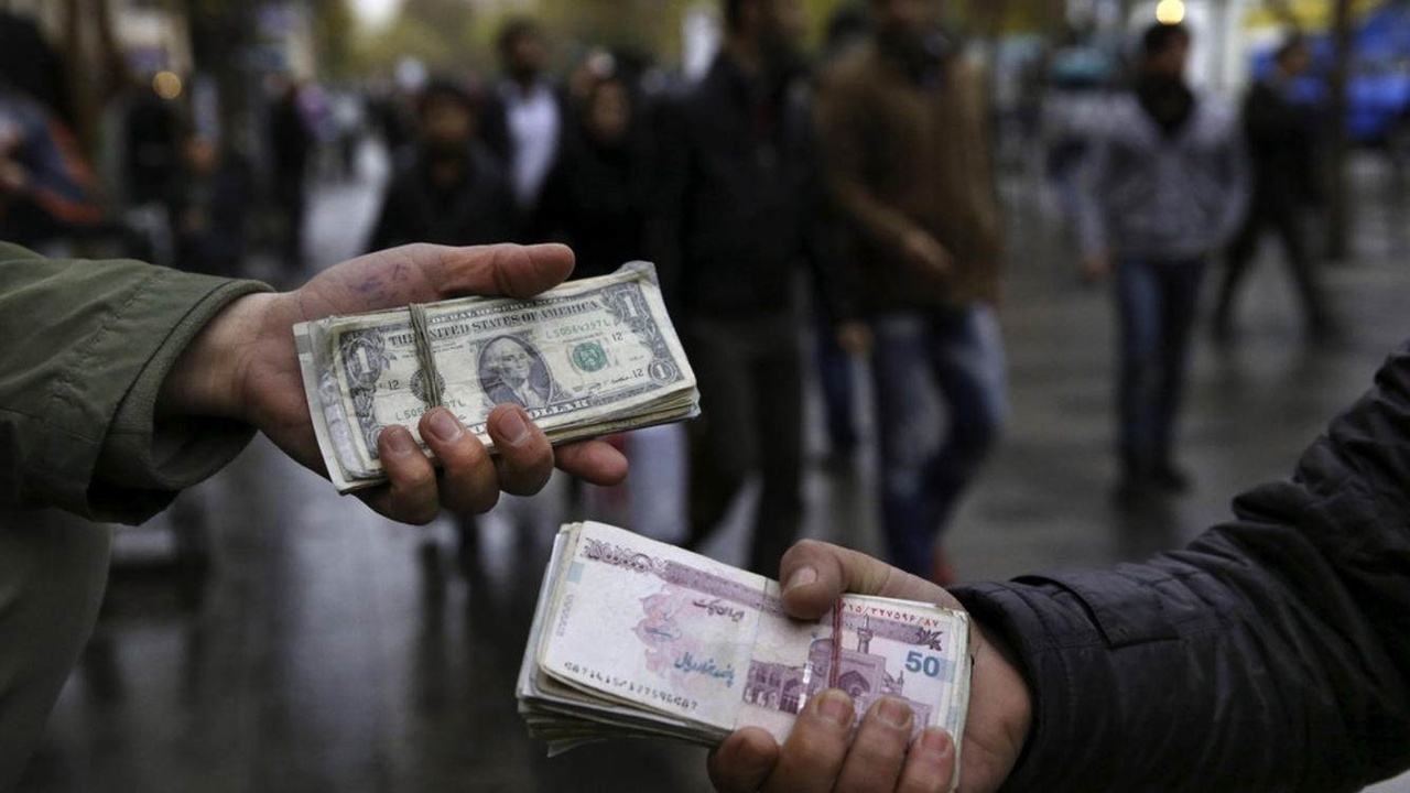 نوسانات دلار تهران و هرات؛ قطعی برق و کلاهبرداری‌های جدید در بازار ارز
