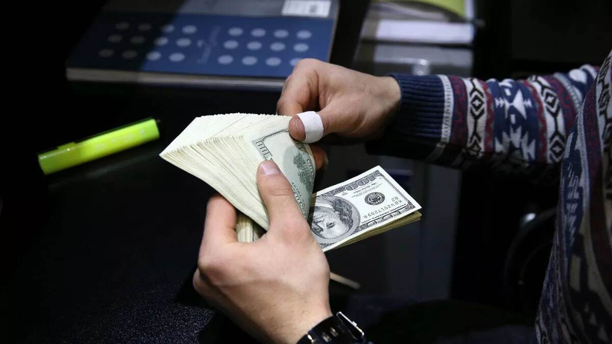 دلار از مرز قیمتی ۹۰ هزار تومان عبور کرد