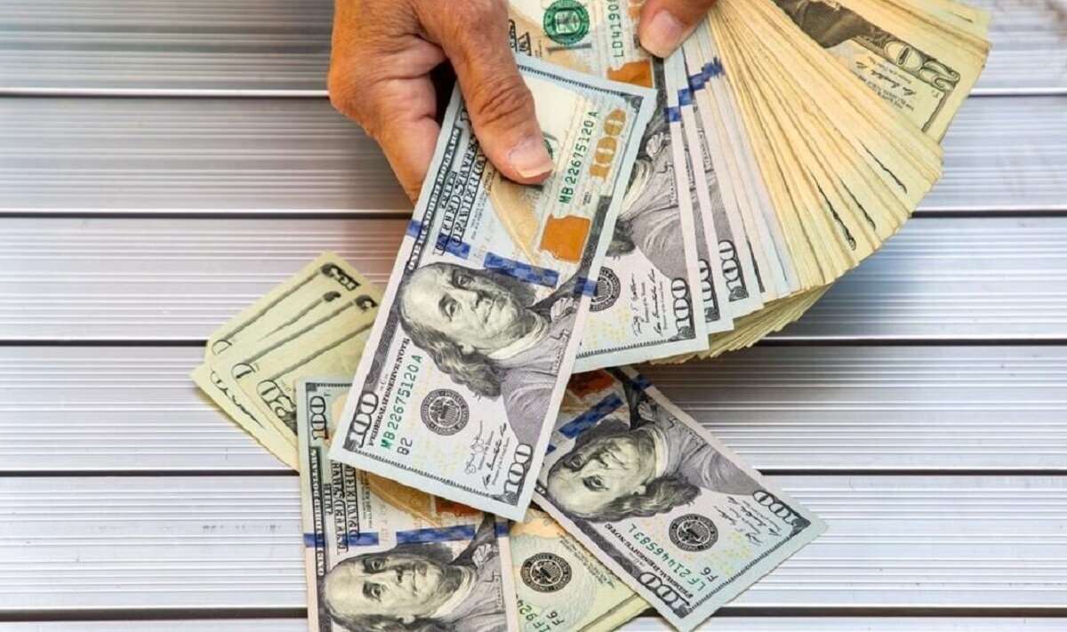 تحلیل نوسانات قیمت دلار در ۱۹ تیر ۱۴۰۴؛ دلار در مسیر کاهش یا افزایش؟