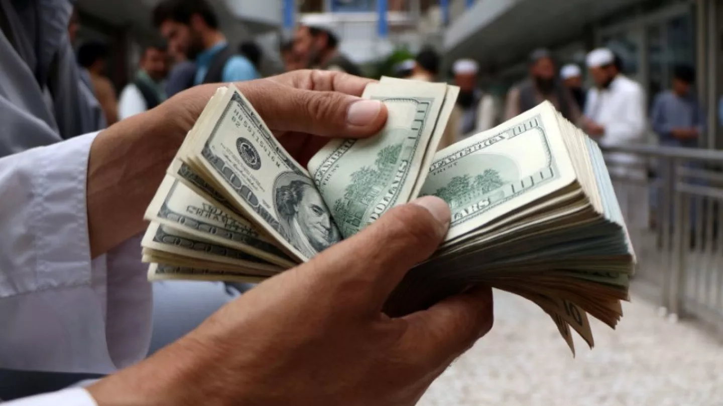 آیا اکنون زمان مناسبی برای خرید دلار است؟ بررسی نوسانات و روند بازار ارز در ایران